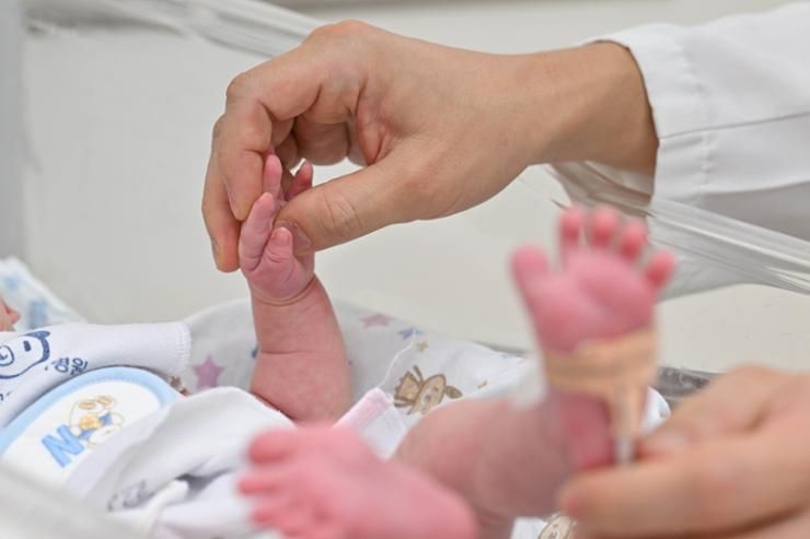Seoul to give out $685 to newlyweds to boost rebounding birthrate