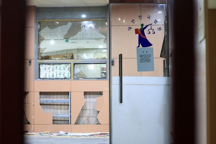Chaos at court: Mob violence by Yoon's supporters sparks outrage