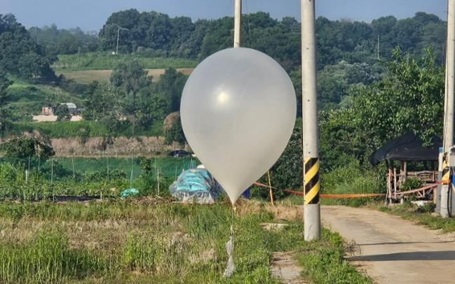 N. Korea sends over 260 balloons carrying trash into S. Korea: Seoul ...