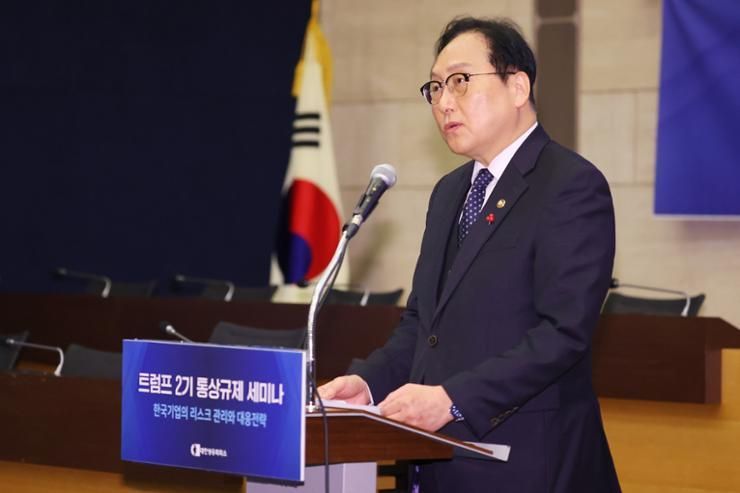 Korea set to maintain on-year export gains in December: trade minister