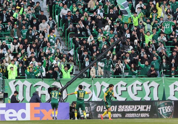 Jeonbuk to stay in K League 1 after surviving playoff