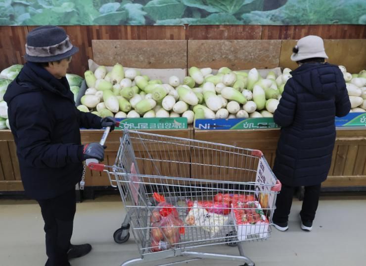 Inflation rebound rekindles stagflation concerns