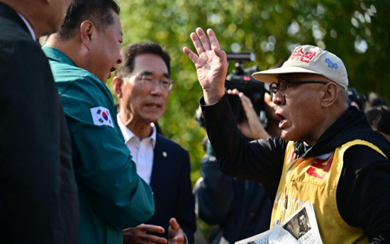 Border residents block attempt to send anti-regime leaflets to North Korea