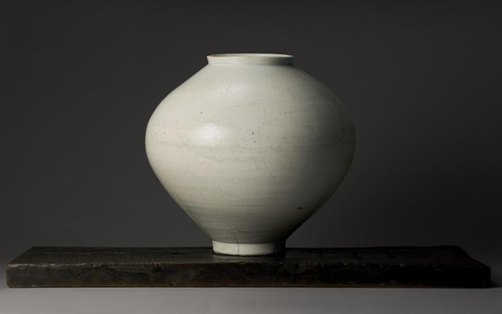 18th-century moon jar fetches $2.8 mil. at New York auction
