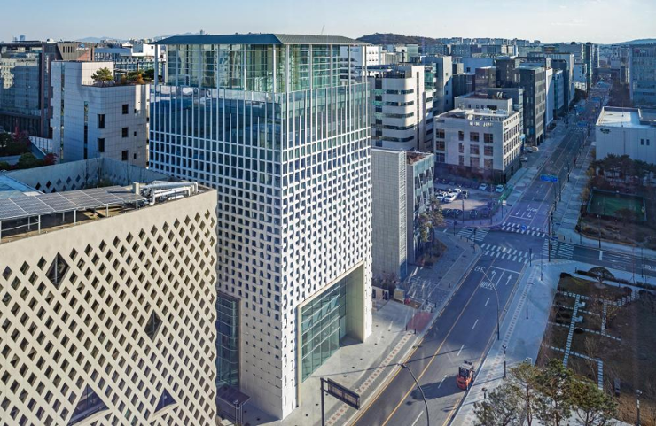 French architect's Hankuk Carbon structure showcases award-winning beauty