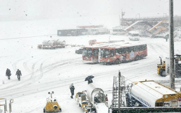 Season's strongest cold wave causes traffic, daily life chaos - Vimarsana News