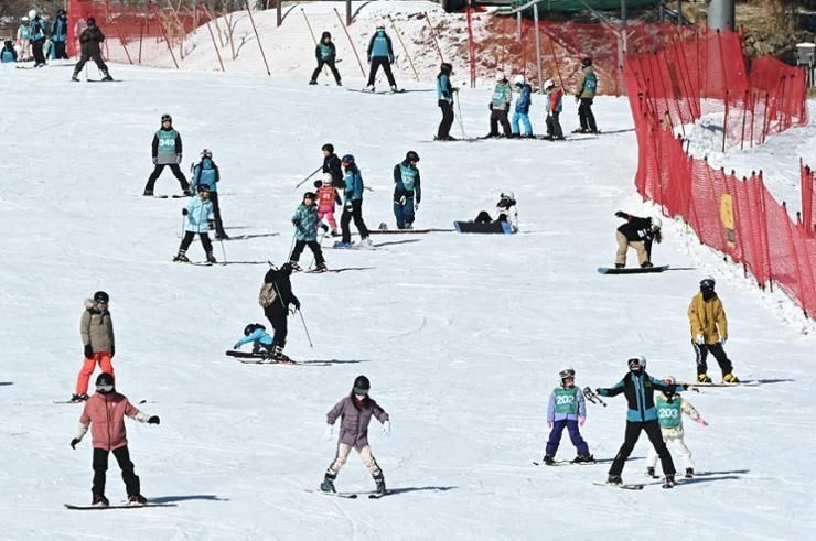 Korea's ski tourism loses momentum amid population decline, climate crisis