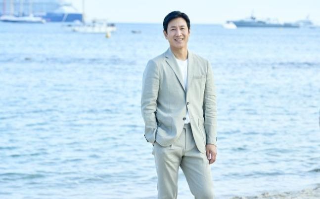 Actor Lee Sun-kyun denies knowing chaebol scion in drug probe - Vimarsana News
