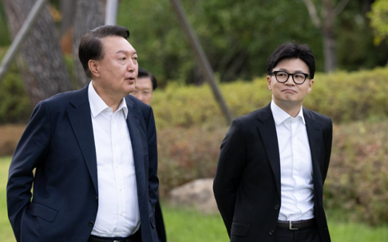Yoon, ruling party leader meet ahead of impeachment motion vote