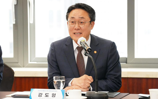 Korean oceans minister to attend inauguration of new Uruguayan president as special envoy