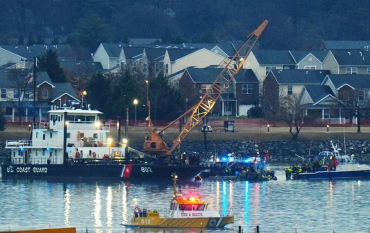 US restricts helicopter flights after Washington crash, 'black boxes' recovered