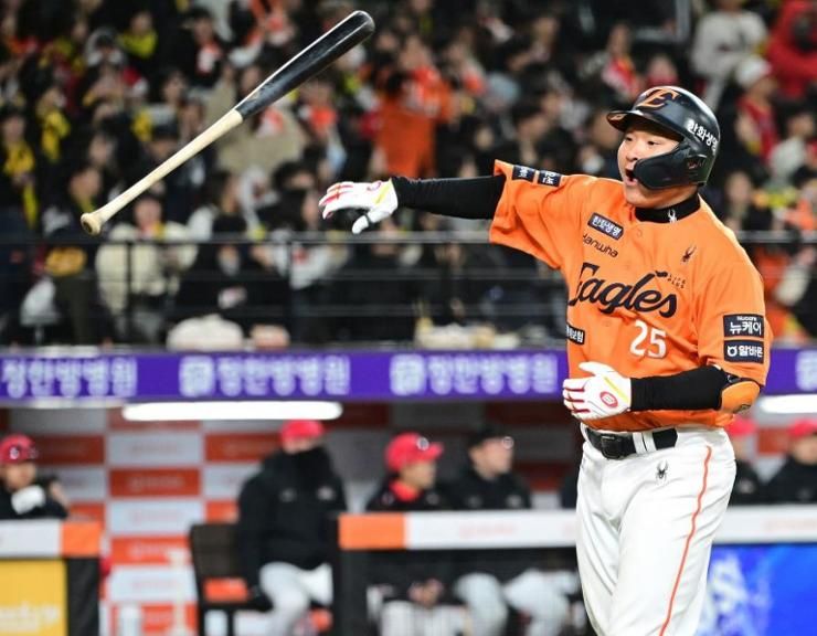 Hanwha Eagles come from behind to win 1st KBO game at new stadium