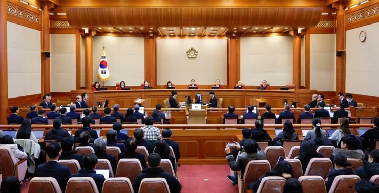 Court selects ex-defense chief, military commanders as witnesses in Yoon's impeachment trial