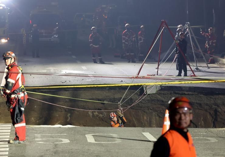 Rescuers race to find motorcyclist in sinkhole in Seoul