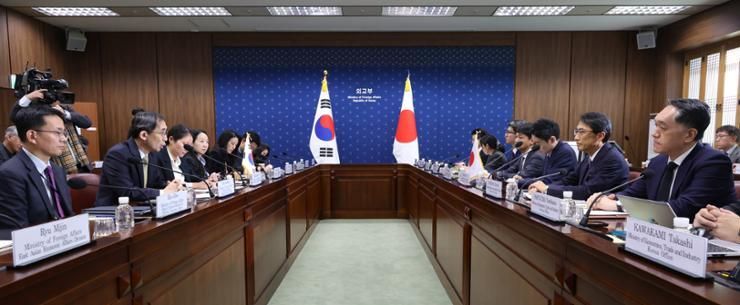 Korea, Japan to hold high-level economic talks amid Yoon's impeachment