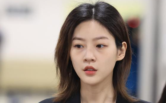 Kim Soo-hyun's messages reveal relationship with underage Kim Sae-ron, family claims