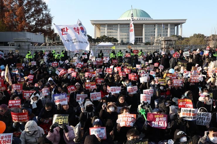 Koreans hold nationwide rallies demanding Yoon's impeachment