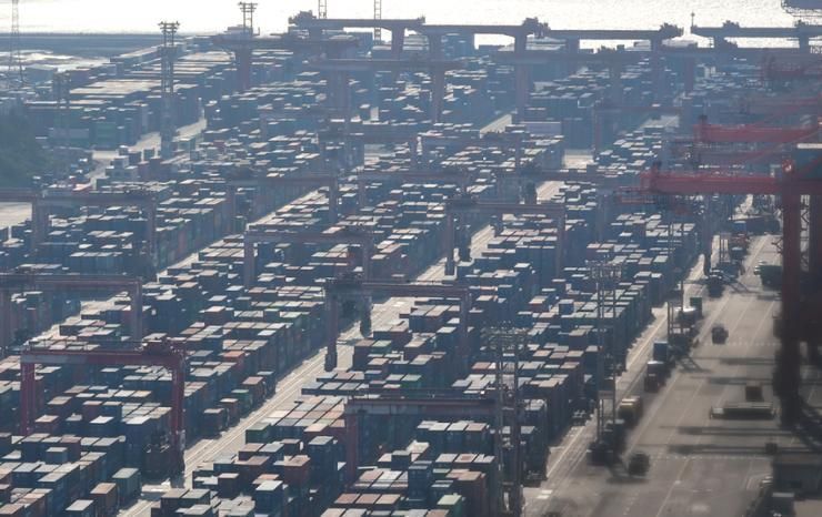 Half of Korean companies consider tightening belts in 2025