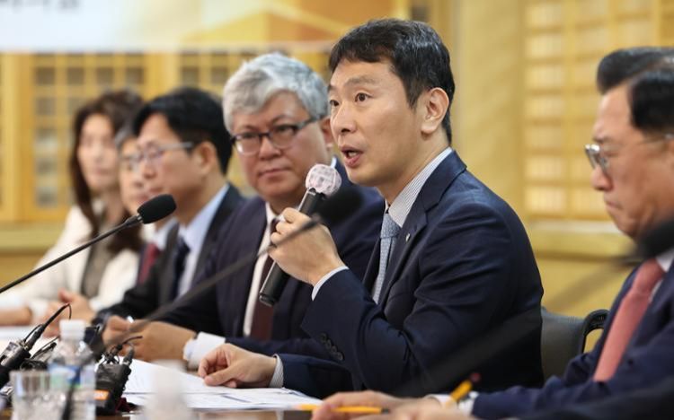 Financial authorities to strengthen internal control in card, credit companies - Vimarsana News