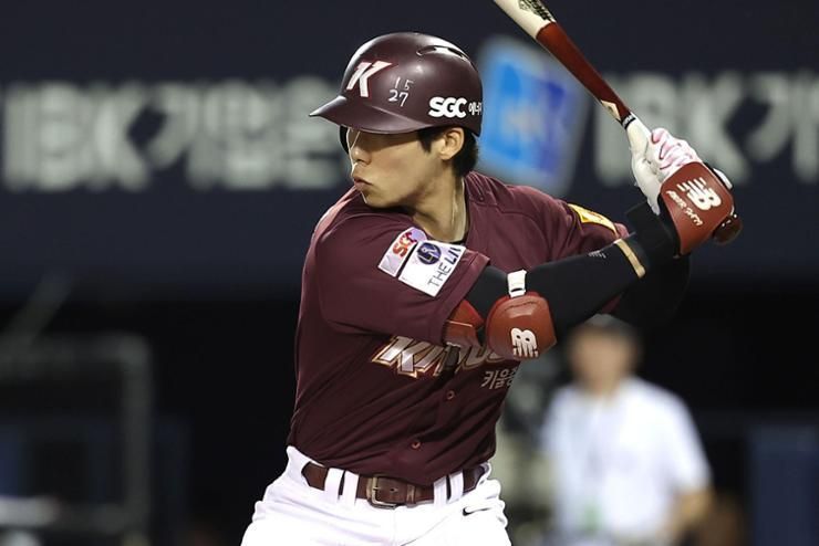 KBO All-Star Kim Hye-seong signs with Dodgers