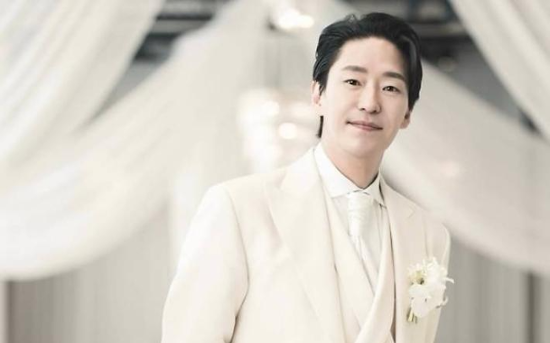 Um Ki-joon announces marriage to noncelebrity wife