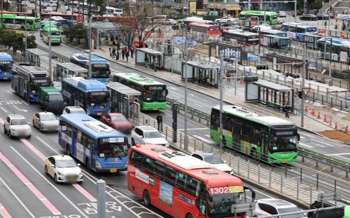 Seoul bus union to hold last-minute talks with management on eve of strike - Vimarsana News