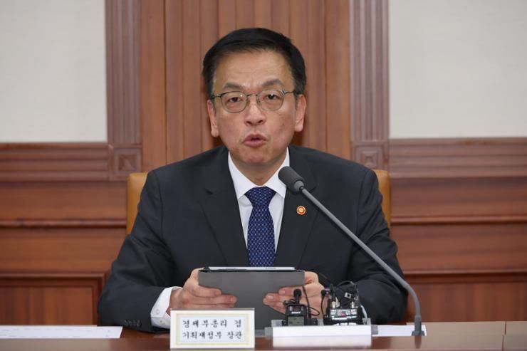Finance minister convenes contingency plans to contain impeachment-driven ...