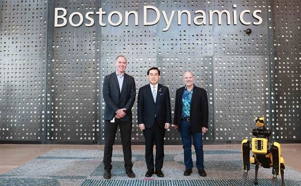 Trade minister pledges support for AI robotics industry at Boston ...