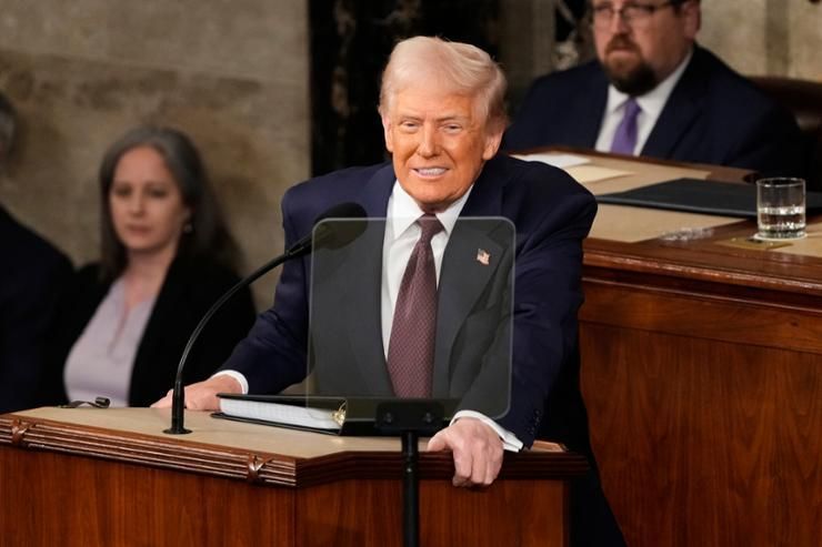 Trump says Ukraine willing to negotiate, Russia 'ready for peace'