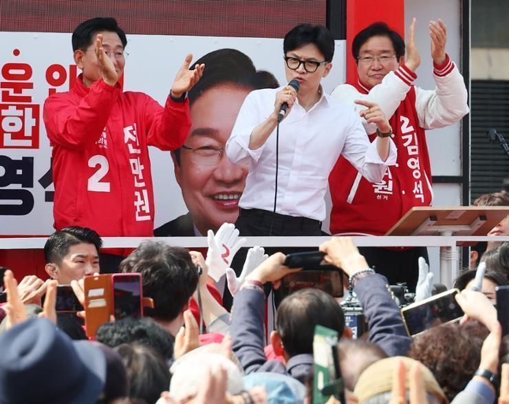Ruling party members distance themselves from Yoon as elections near - Vimarsana News