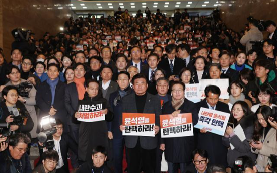 Rumors of Yoon's visit to National Assembly prompted opposition's 'human barricade'
