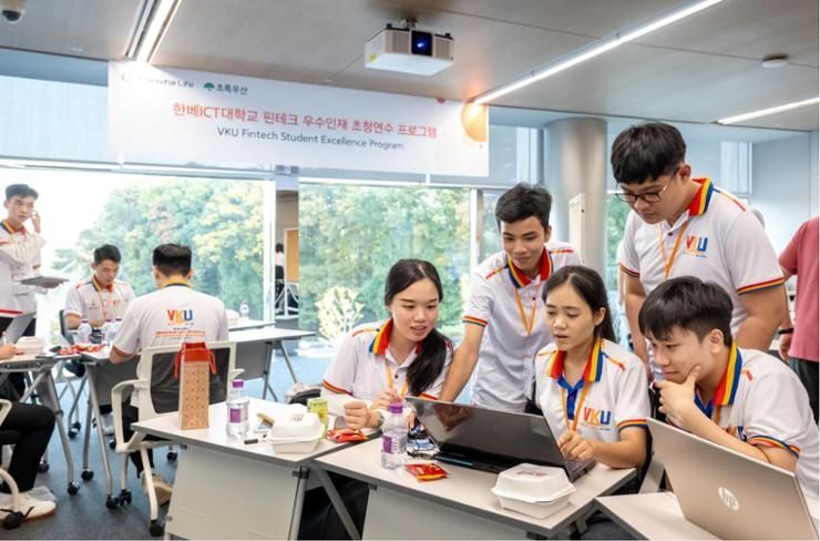 Hanwha supports Vietnam's future fintech leaders