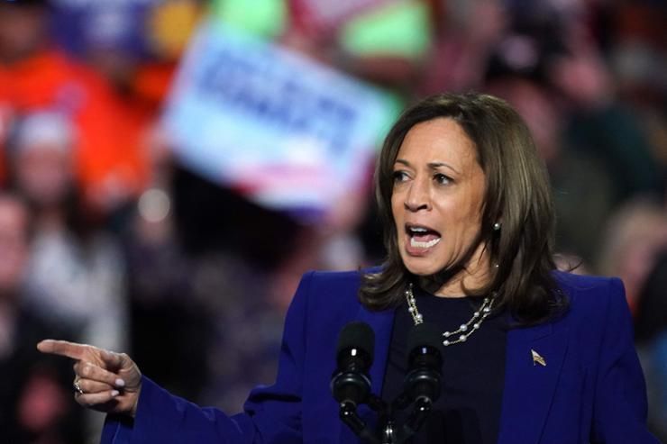 Kamala Harris says Trump's comment on women 'is offensive to everybody'
