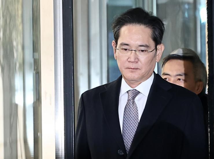 Prosecution requests panel to deliberate on whether to appeal Samsung chairman acquittal