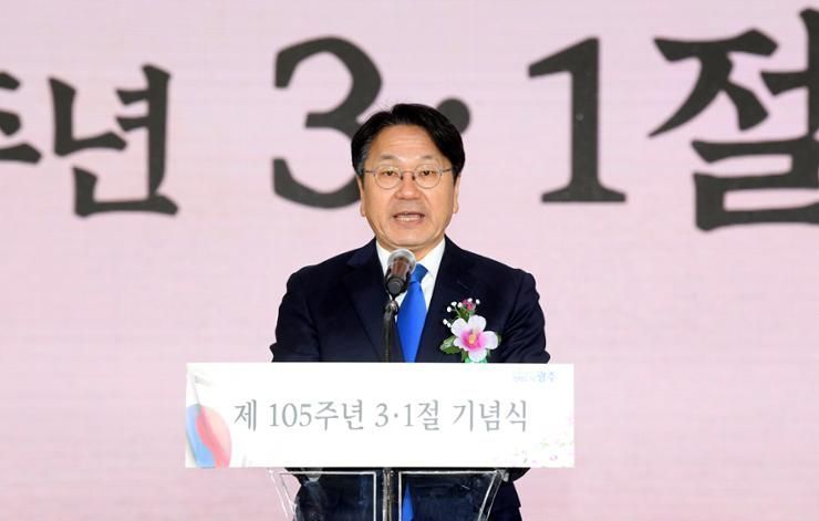 Mayor of liberal stronghold Gwangju in dilemma over Yoon's town hall meeting - Vimarsana News