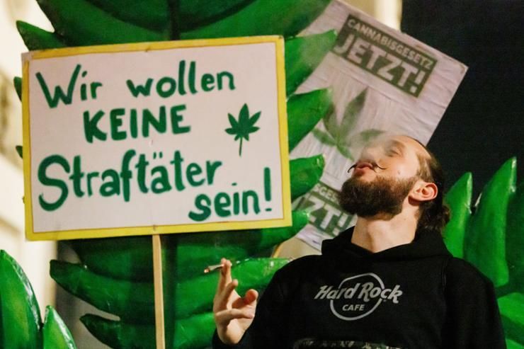 Germany legalizes possession of small amounts of cannabis - Vimarsana News