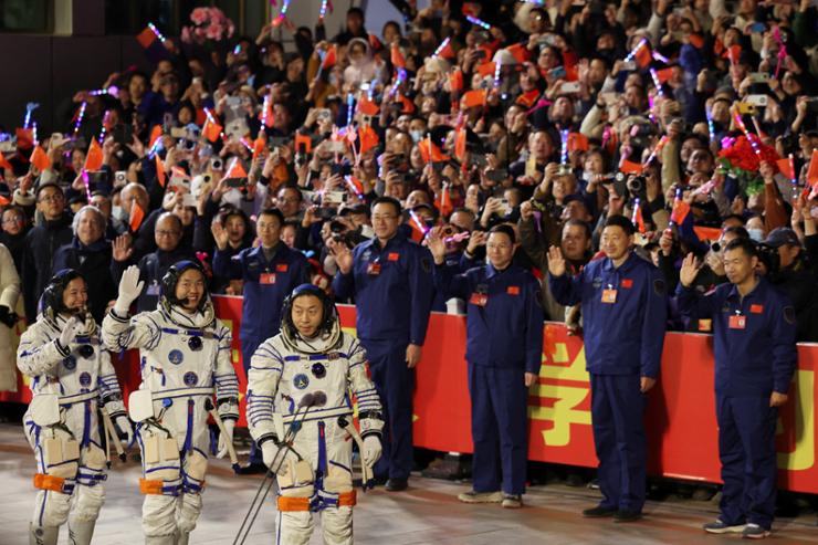 Chinese astronauts to conduct experiments in space, including lunar bricks