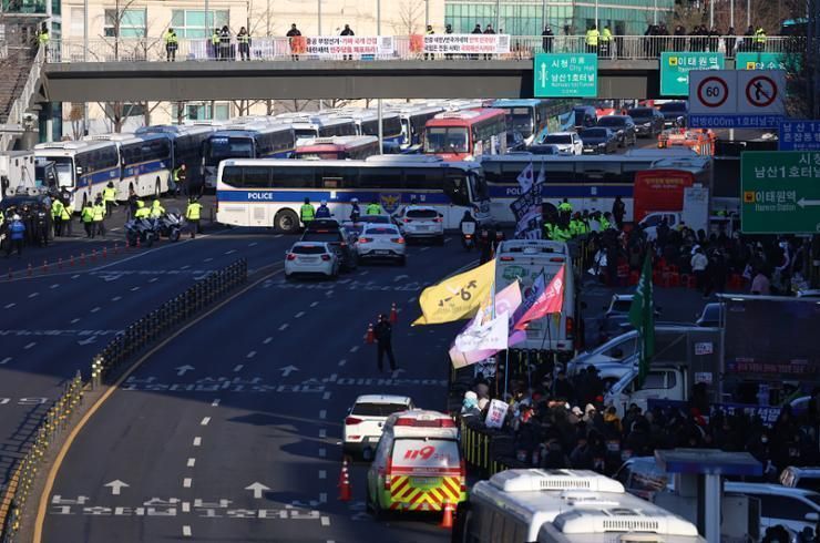 Investigators detain Yoon over martial law declaration