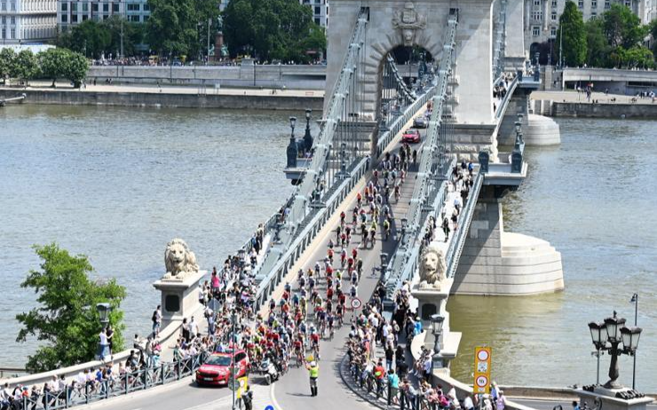 2 dead and 5 missing after boat collision on the Danube River in Hungary - Vimarsana News