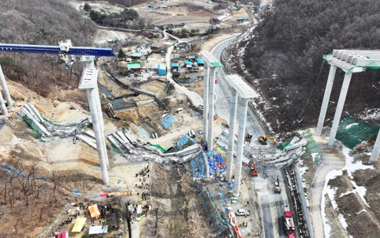 4 dead, 6 injured after bridge collapses during construction