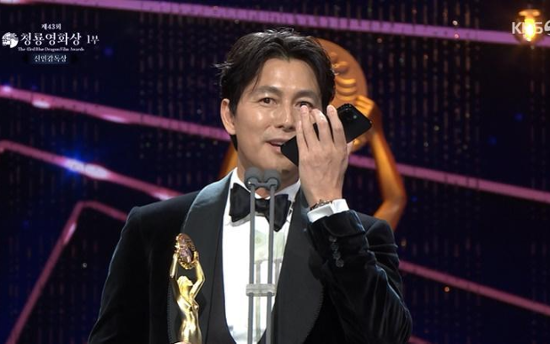 Jung Woo-sung considers skipping Blue Dragon Awards amid paternity dispute