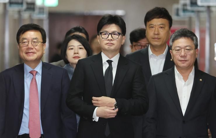 Ruling party leader urges swift suspension of Yoon's power, implying 'yes' to impeachment