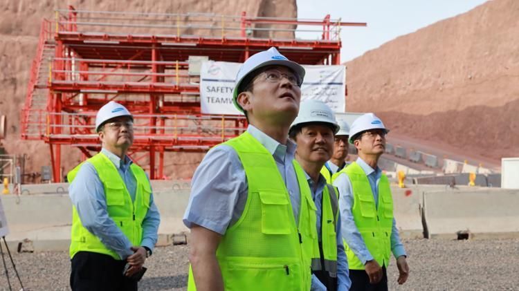 Samsung chief visits Middle East to explore new businesses - Vimarsana News