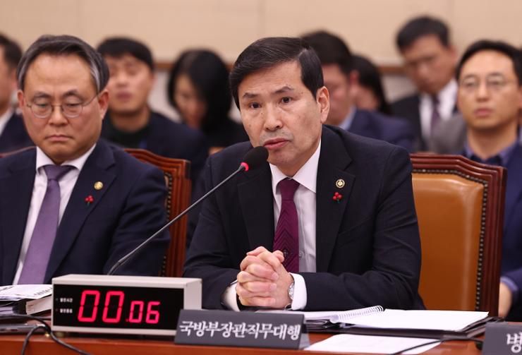 Acting defense minister, US defense chief reaffirm alliance regardless of politics in phone talks