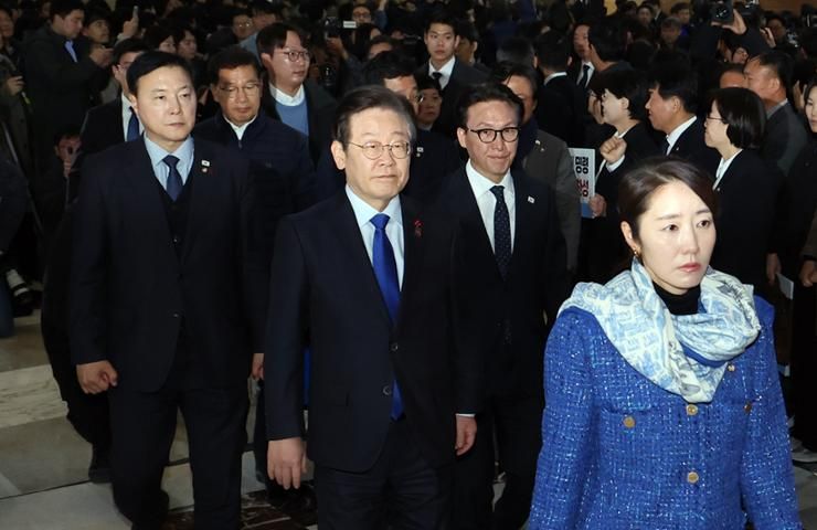 Main opposition hails Yoon's impeachment motion passage as 'victory for people, democracy'