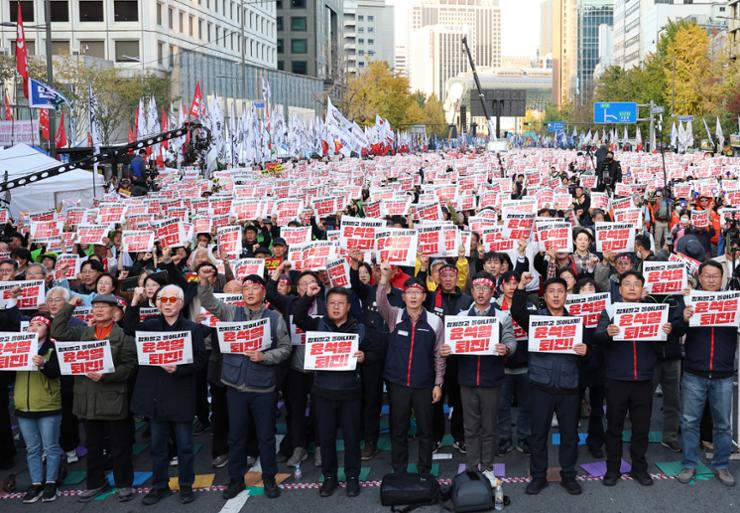 2 umbrella unions stage large-scale rallies in Seoul