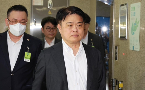 Head of doctors’ group faces impeachment vote as coalition fractures