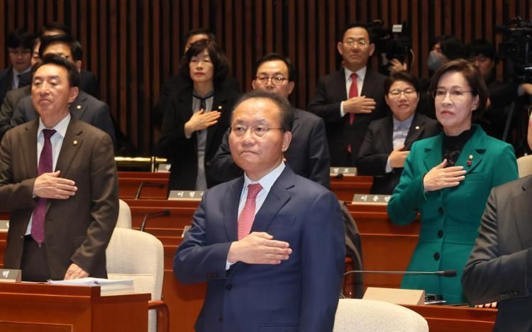 Ruling party recruits NK defector engineer, 4 other figures ahead of general elections - Vimarsana News
