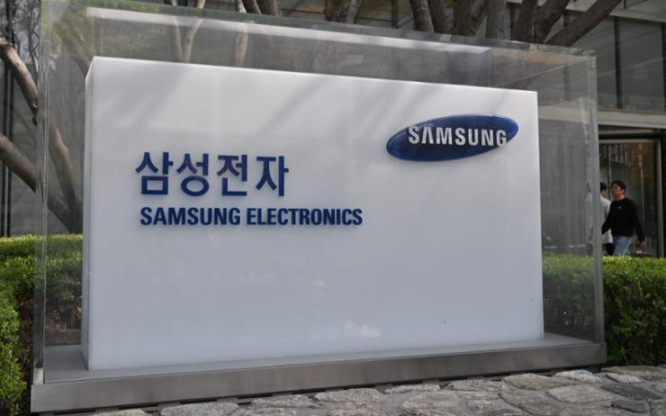 Korea's Samsung Electronics' labor unions vote for strike as wage talks break down - Vimarsana News