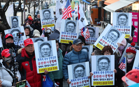Conservatives take risky gamble by fueling anti-Chinese sentiment among youth, experts say